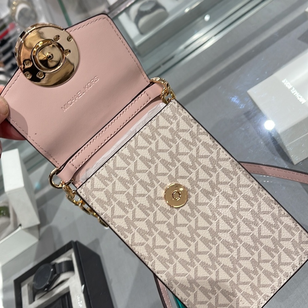 Michael Kors Carmen Small Logo Smartphone Crossbody Bag
Powder Blush Multi
NWT - Picture 10 of 16